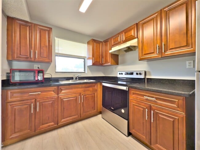 Photo - 6001 Shaker Wood Cir Unit 104