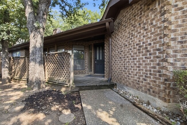 Building Photo - 104 Summit Cove