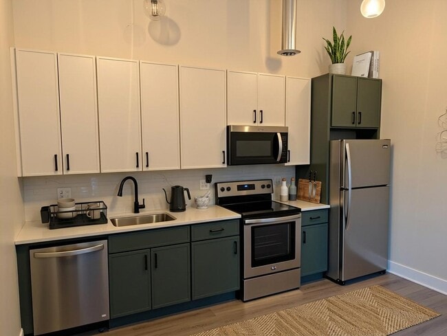 Photo - 1453 Maple Ave Unit B06