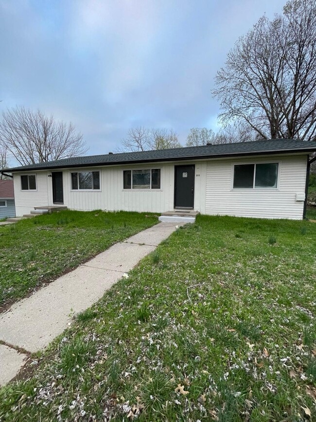 Building Photo - 311 S 10th St Rental