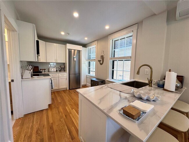 19 Walnut St Unit 4