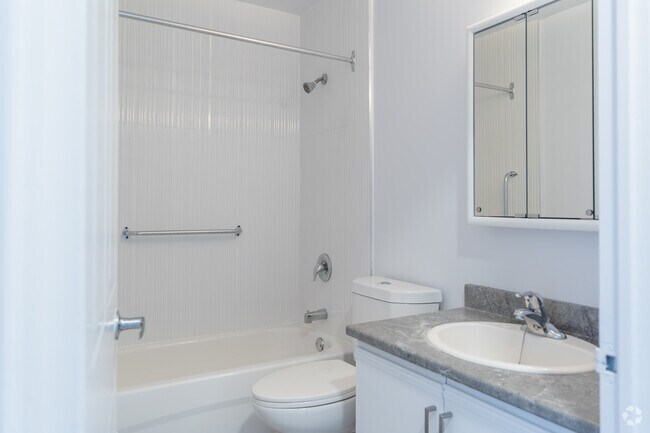 2BR, 1.5BA - 1050SF - Bathroom - Margaret Place