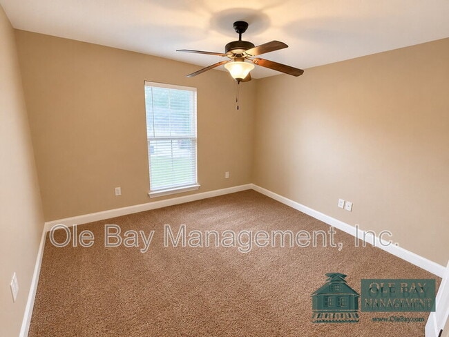 Photo - 18 Breydon Ct