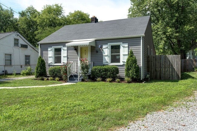 Photo - Cute and Cozy Home in Cleveland Park, Walk to Mas Tacos and The Pharmacy, Minutes to Five Points,...