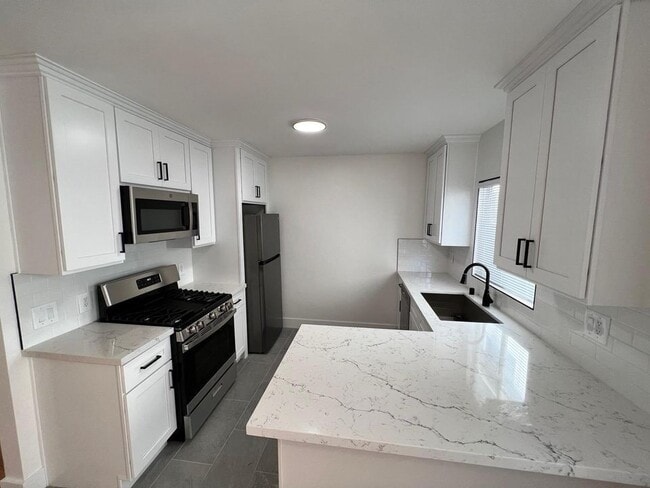 Building Photo - 3408 Mentone Ave Rental