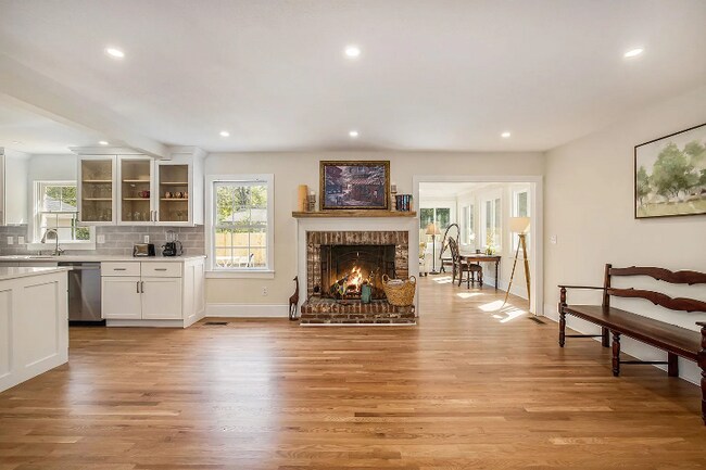 Photo - 911 S Shem Dr