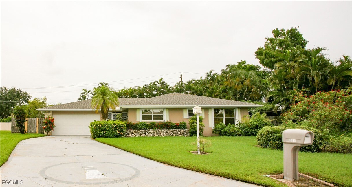 Photo - 1525 Covington Cir E