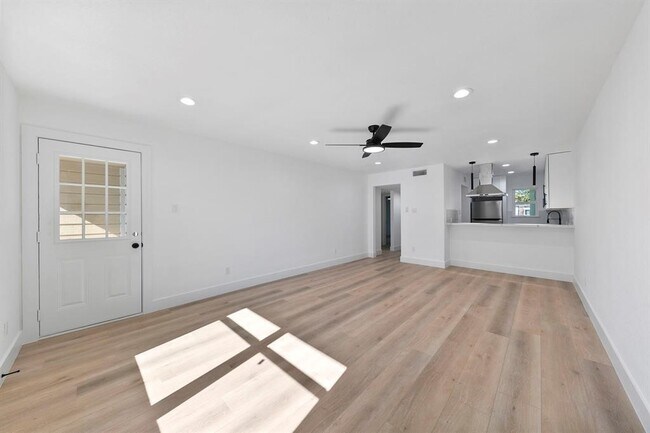 Photo - 1514 Wirt Rd Unidad 4