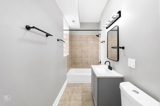 Photo - 5832 W North Ave Chicago, IL 60639