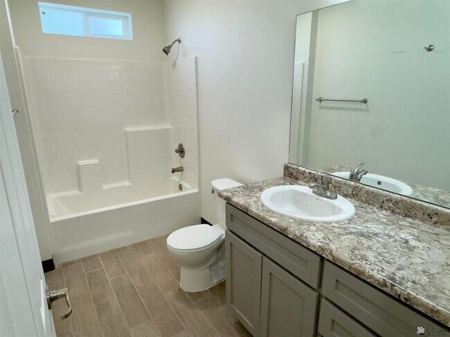 Photo - 195 N 17th Ave