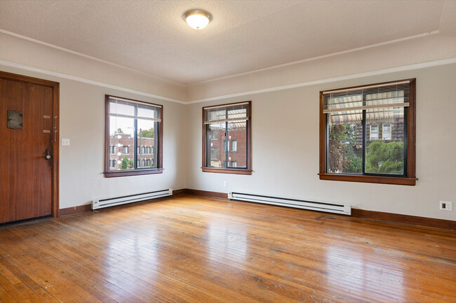 Building Photo - The Bayside Collection Rental