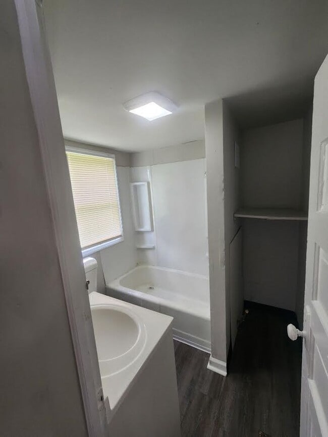 Photo - One Bedroom Home on S Brookville Rd & S Arlington Ave - SECTION 8 WELCOME