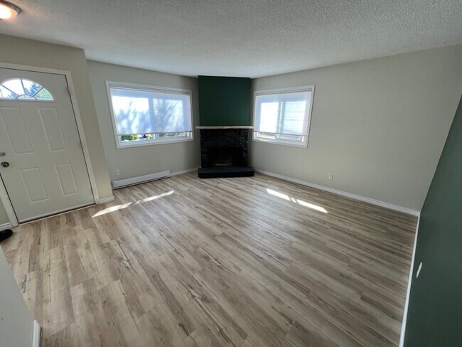 Photo - 1050 St David Crescent