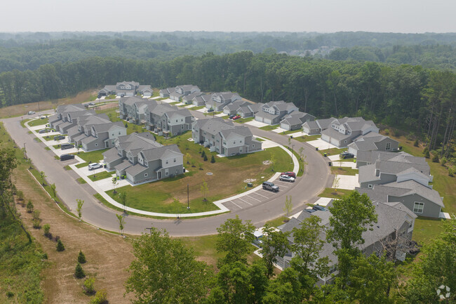 Building Photo - Evergreen Townhomes