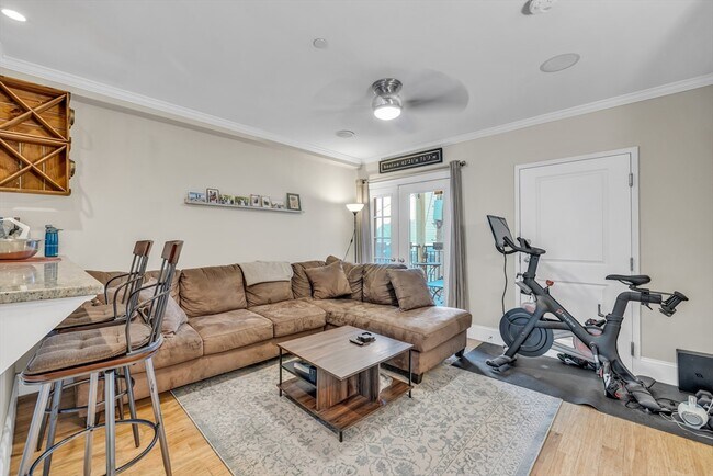 Photo - 170 Bolton St