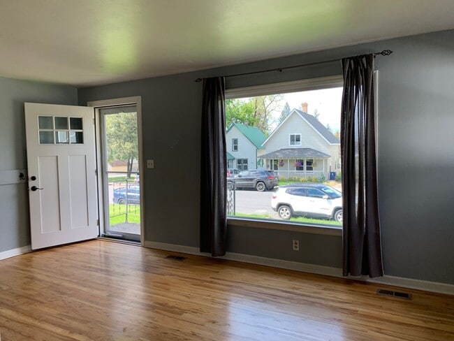 Photo - **Free October Rent** Cute 2 Bedroom Home ...