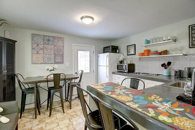 Photo - 134 N Alister St Unidad SI ID1023222P