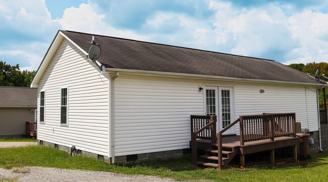 Photo - Charming 4 bedroom, 2 bathroom home in Greensboro w lake front views