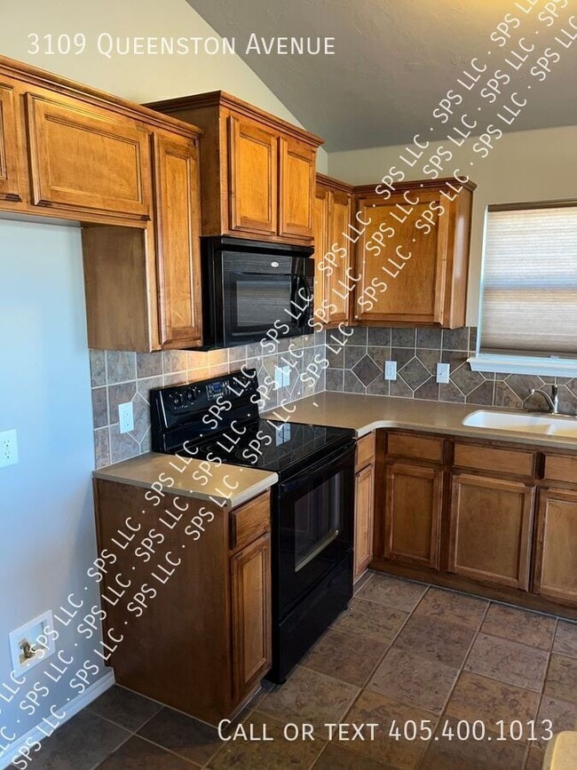 Photo - 3109 Queenston Ave