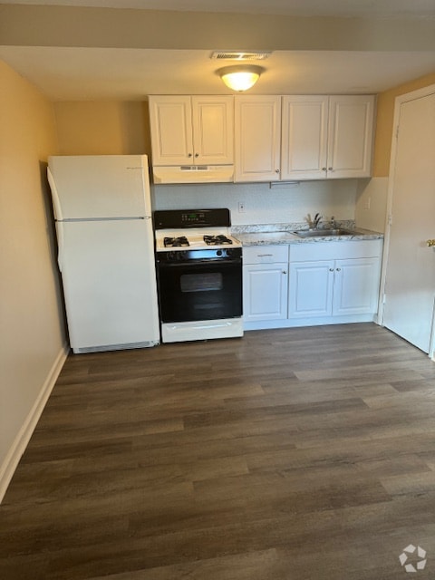 Building Photo - 130 S Railroad St Rental