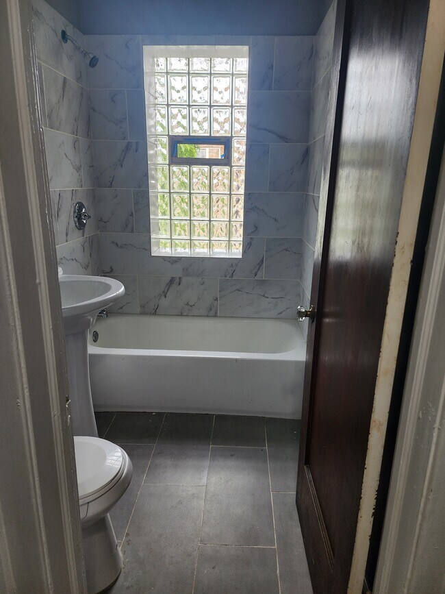 Photo - 7731 S Yates Blvd Unit 3