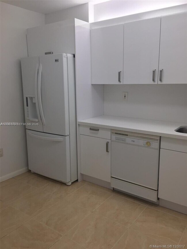 9341 Collins Ave Unit 1006
