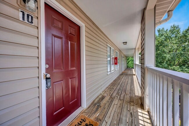 Building Photo - Chinaberry Commons Apartments Unit 305-10