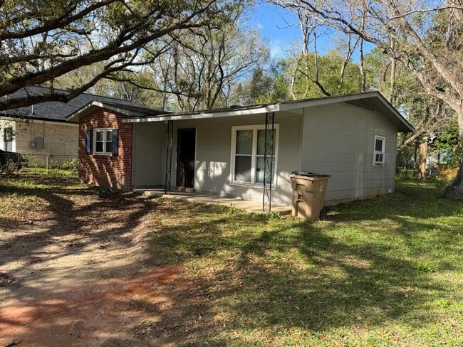 Photo - 6452 Tanner St