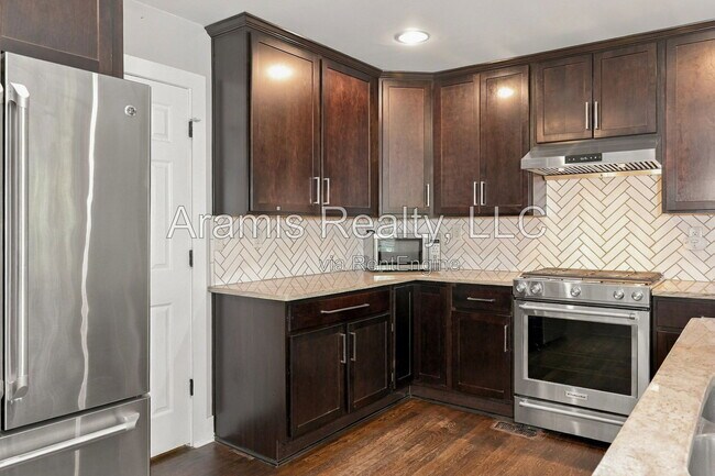 Photo - 1986 Braeburn Cir SE