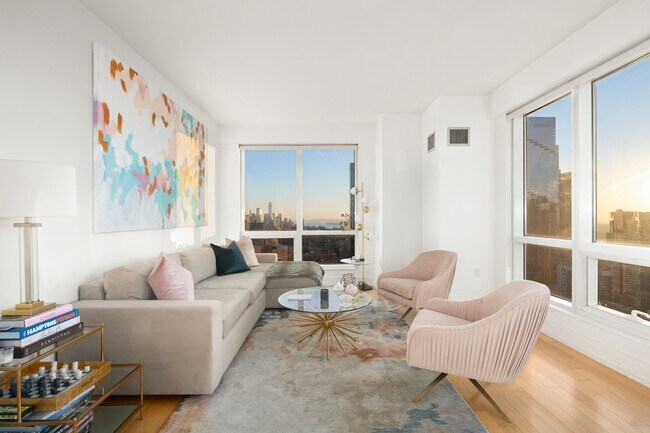 Photo - 350 W 42nd St