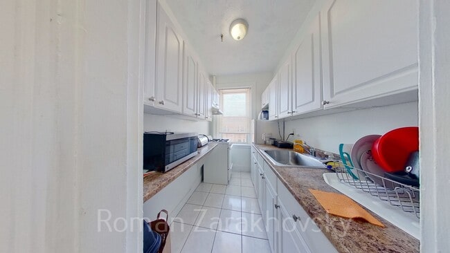 Building Photo - 42 Strathmore Rd