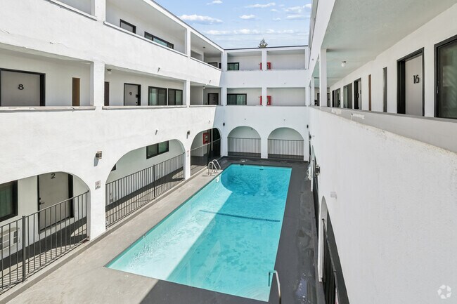 2BR, 1.5BA - 800SF - View