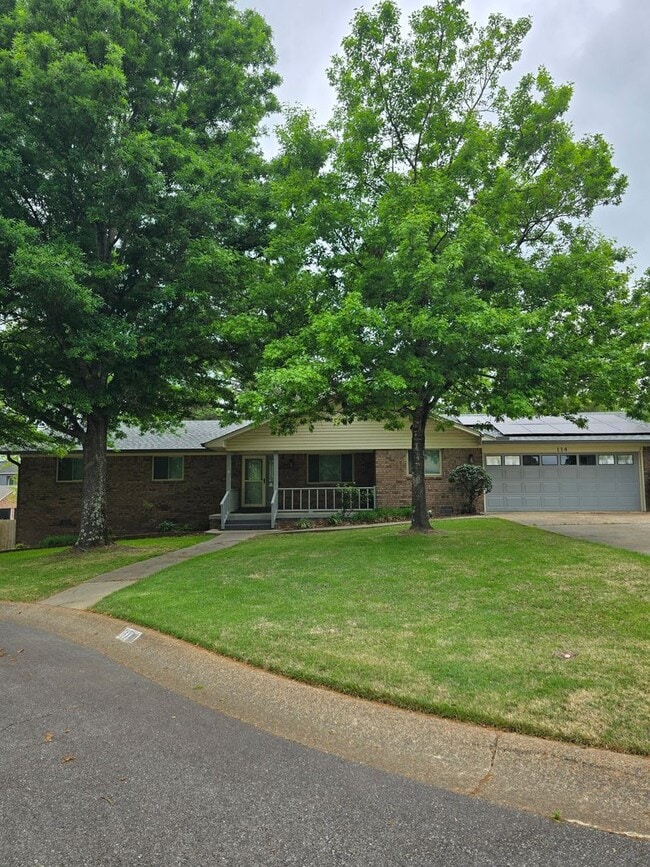 Building Photo - 3 bedroom 2 bath home with basement for lease