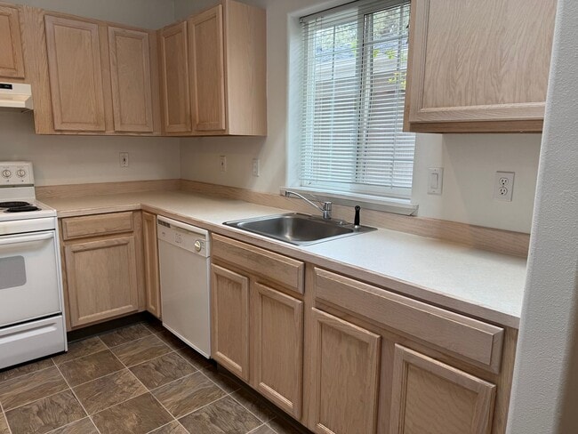 Photo - Conveniently Located 1 Bed/1.5 Bath Apartment - NE Bend Unit 2