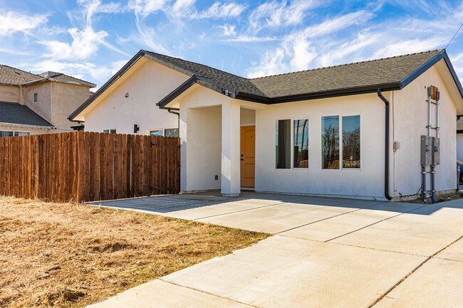 Building Photo - 21261 Golden Hills Blvd Unit A