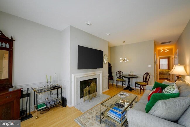 Photo - 226 3rd St NE