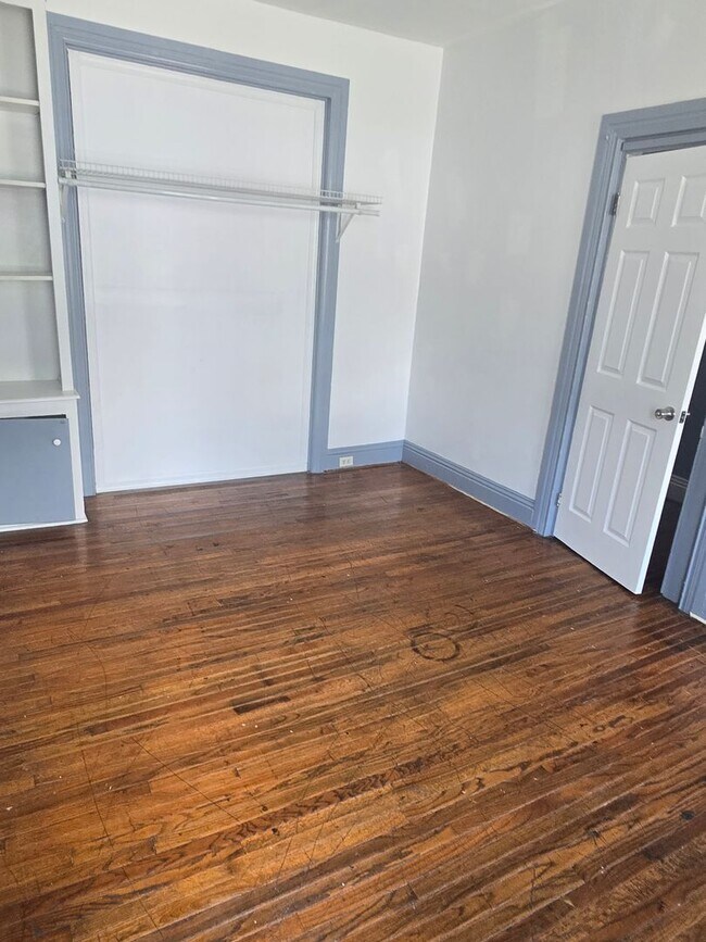 228 W Jackson St
