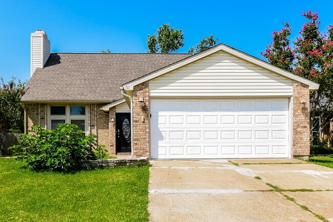Building Photo - 511 Rosewood Ln
