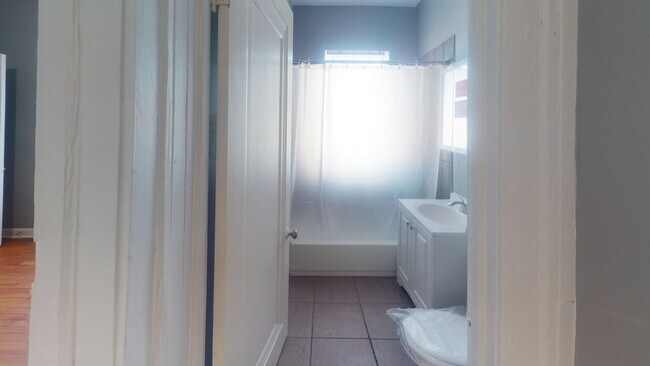 Photo - 8301 S Green St