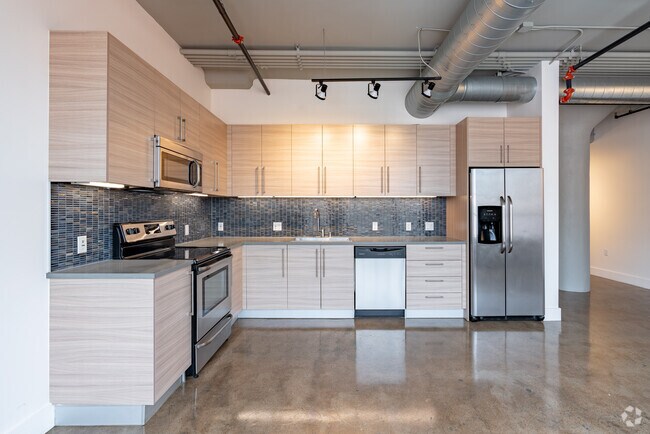 1BR, 1BA - 642SF