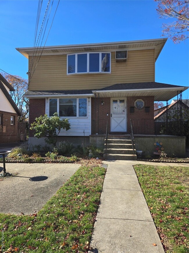 Building Photo - 73 Pearsall Ave