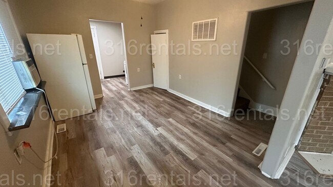 Photo - $695- 2 bed 1 bath - Newly Remodeled Duplex Unidad 317
