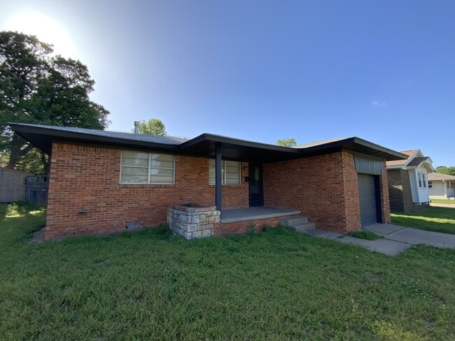 Building Photo - 2013 N College Ave