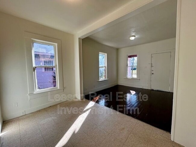 Photo - 2924 Dupont St