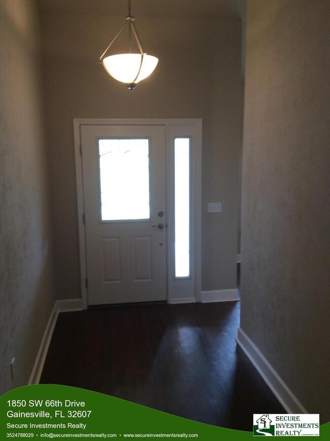 Photo - 3/2 Newer home in Portofino with split floor plan