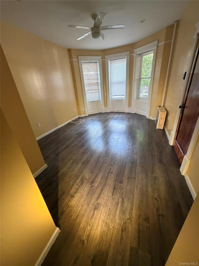 27 Stephens Ct Unit 1F