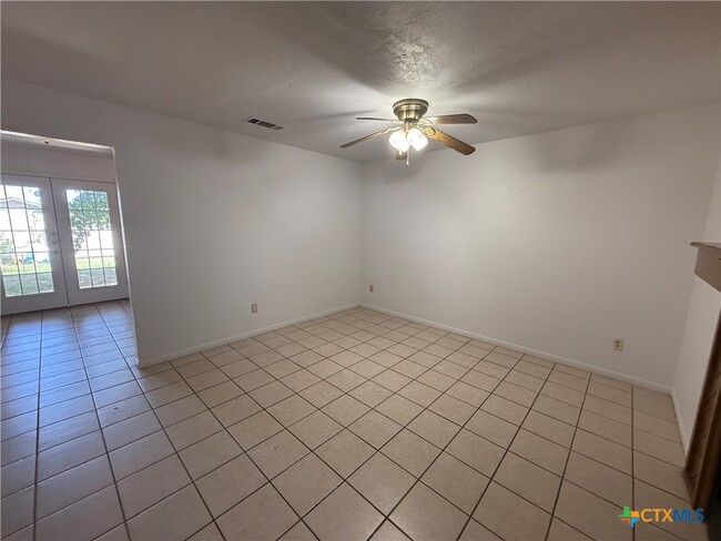 Building Photo - 205 Jason Dr Unit B Rental