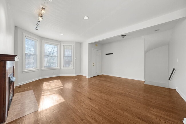 Photo - 7250 N Rogers Ave