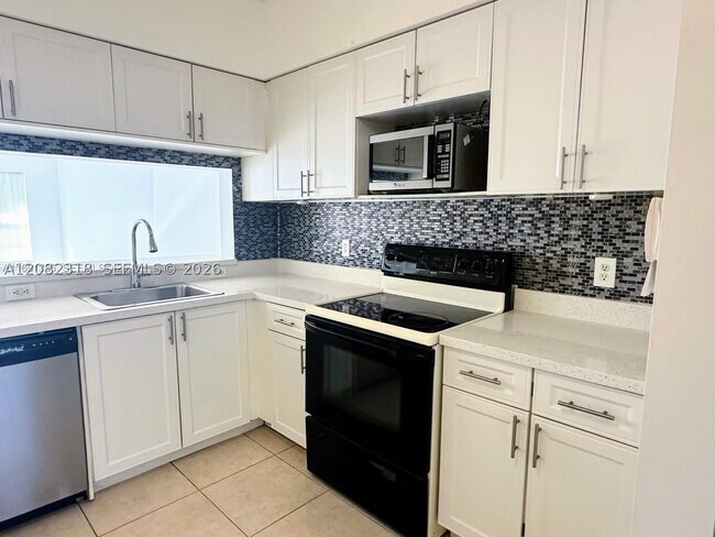 Photo - 16705 Hemingway Dr