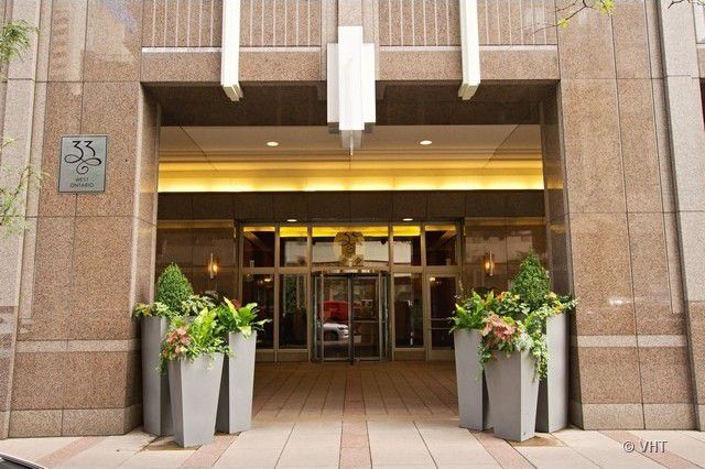 Photo - 33 W Ontario St